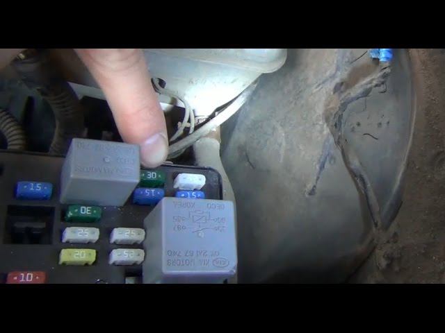 Замена предохранителя ABS (АБС) в монтажном блоке под капотом на KIA - Spectra смотреть онлайн