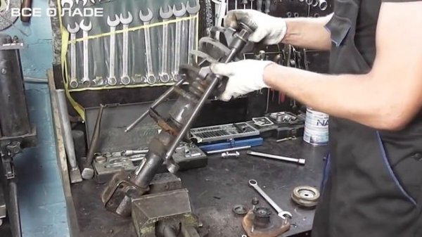 Замена амортизатора передней подвески. Лада Калина (Lada Kalina - AvtoVAZ)