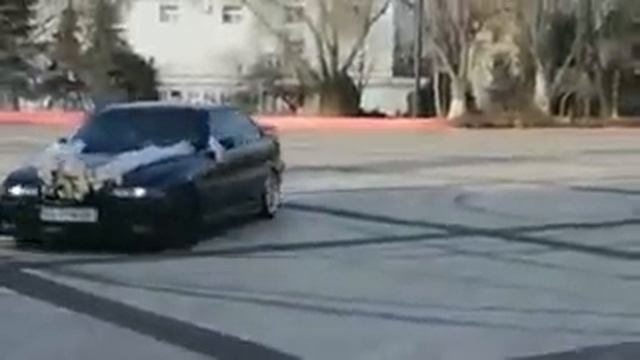 Керчь. Дрифт на главной площади города смотреть онлайн