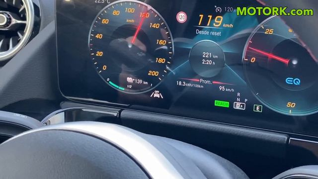 Mercedes EQA 250 Prueba de AUTONOMÍA REAL ¿Cuántos KILÓMETROS PUEDE recorrer con una carga? MOTORK смотреть онлайн