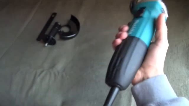 Makita GA5030R Angle Grinder 125mm 5'' смотреть онлайн
