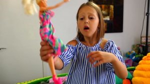 Амелька превращает все в ИГРУШКИ! Почему мы остались без дома и машины?