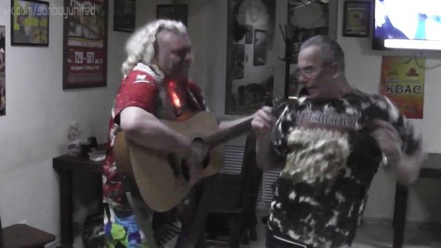 САНБОЙ РАЗНЁС ПЕСНЕЙ НАЛИВАЙКУ И БАБА НЕ ВЫДЕРЖАЛА В КОНЦЕ смотреть онлайн