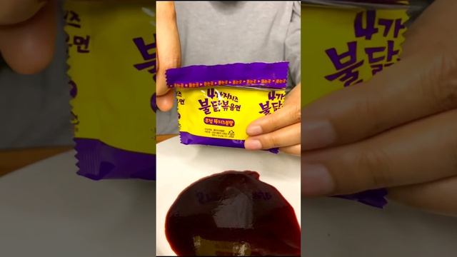 SAMYANG Quattro Cheese BULDAK Ramen Review | Trying Spicy Ramen Series Day 4 @FoodTaleswithA смотреть онлайн