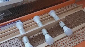 Люстра на 6 ламп для комнаты 12 м² из старых деталей. Света — как днём