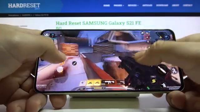 Samsung Galaxy S21 FE 120Hz Screen Refresh - COD Mobile FPS GAME смотреть онлайн
