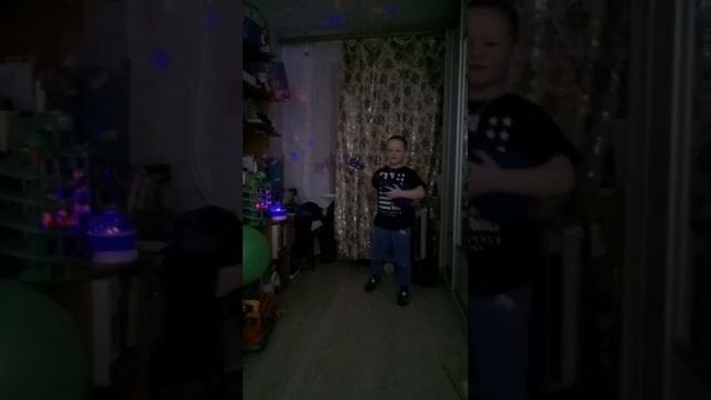 Артём поет песню до рэ ми фа со ля си смотреть онлайн