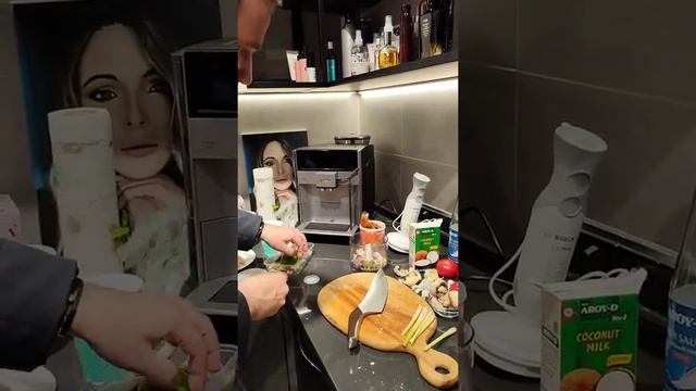 Прямой эфир по приготовлению супа Том Ям. Алексей Дыма и Ирина Кирсанова. смотреть онлайн