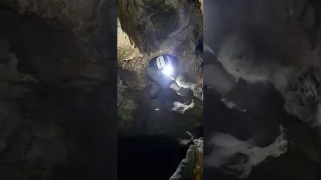 Отверстие в карстовой пещере.Как пролезть в такую ??? .Адыгея смотреть онлайн