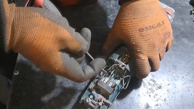 Болгарка Metabo WEV 125 не включается - странная поломка. смотреть онлайн