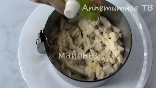 Салат Наслаждение с куриной грудкой, черносливом и грибами. Рецепт праздничного салата. смотреть онлайн