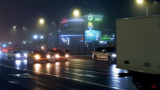 Футаж Туман в Городе. Видео для Монтажа Город в Тумане, Автомобили, Транспорт, Свет Фар Сквозь Тума смотреть онлайн