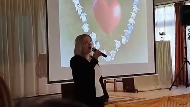 a dal szerzője (Oláh Ibolya) Előadja Horváth Patricia lányom! Ő.N.O Szakmai versenyen! смотреть онлайн