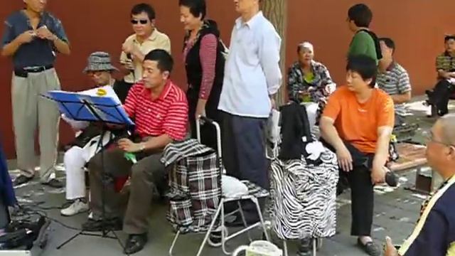 А теперь наш маленький оркестрик исполнит песню ГОВНО смотреть онлайн