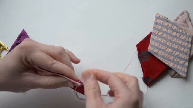 English Paper Piecing: Tutorial for piecing patchwork by hand | using paper to create a quilt top смотреть онлайн