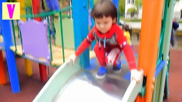 ДЕТСКАЯ ПЛОЩАДКА Вова и Рома играют на детской площадке Развлечение Playground Forchildren HappyVov