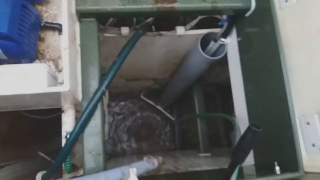 Хрюкают трубы канализации. Перелив автономной станции Топас. смотреть онлайн