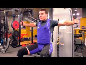 Сведение рук в тренажёре Бабочка: техника и нюансы