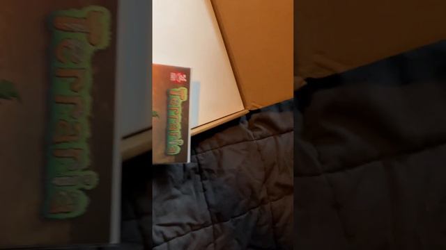 Terraria graphic novel 4pack unboxing! смотреть онлайн