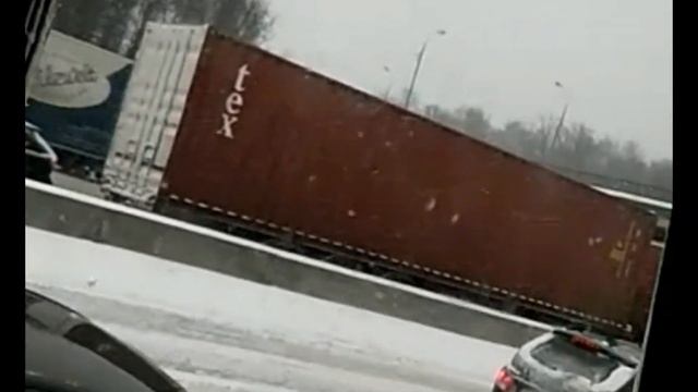 Фура на встречке смотреть онлайн
