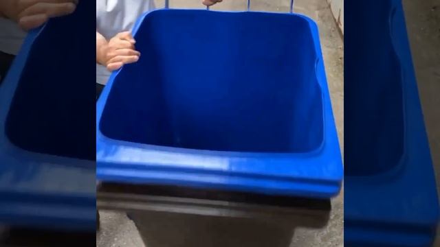 Мусорные баки 120 литров и 240 литров . смотреть онлайн