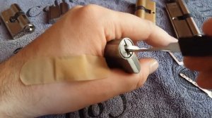 [ 3 ] КАК ВСКРЫВАЮТ ЗАМКИ С ЦИЛИНДРОВЫМ МЕХАНИЗМОМ ДЛЯ ДВЕРИ КАК ЛЕГКО ОТКРЫТЬ ЗАМОК БЕЗ КЛЮЧА