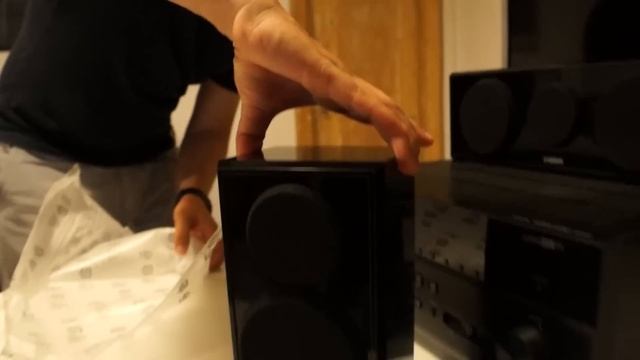 Yamaha RX-V675 / NS-F 150 unboxing (clip 1/2) (www.buhnici.ro) смотреть онлайн