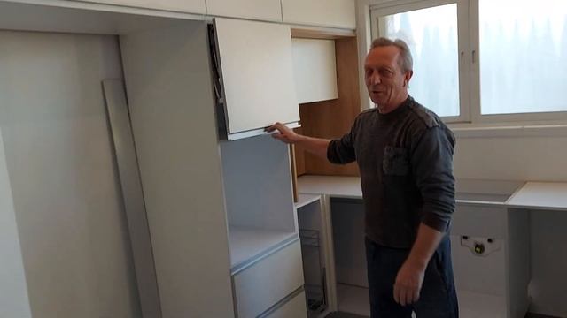 12.01.2022. Герцлия , Израиль. Установка кухни .Кухни шанс . Угловой механизм для кухни Ламанс. смотреть онлайн