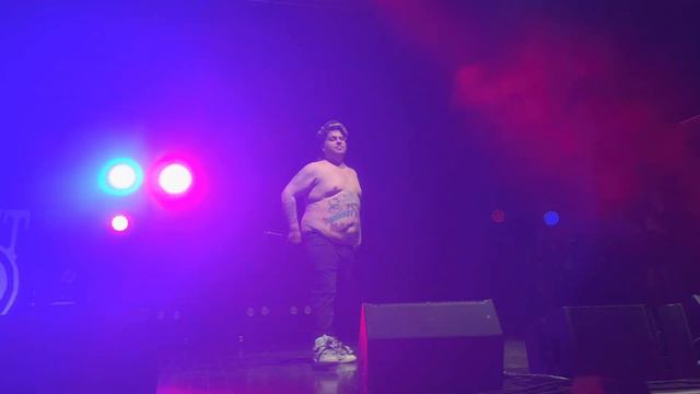 Fat Nick & Pouya - Middle of the Mall (Live in Pittsburgh, 5-10-23) смотреть онлайн