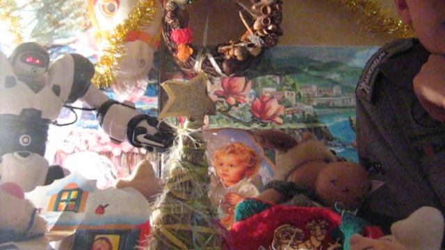 Символы Рождества и Нового года. Веселое занятие с игрушками смотреть онлайн
