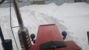 Трактор Т-25. Установили другой отвал. Чистка снега.