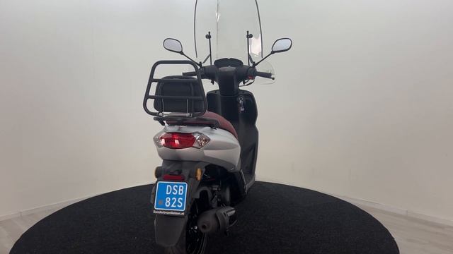 Peugeot Kisbee Satin Flash Silver 25km bj: 2019 940 km tweedehands scooter bij Sunder Bromfietsen смотреть онлайн