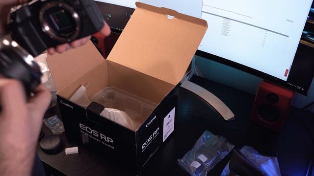 Unboxing the CANON EOS RP, A NEW Budget Full Frame Mirrorless Camera! смотреть онлайн