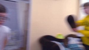 БЛИЗНЯШКИ ПРАНКУЮТ ОДНОКЛАССНИКОВ!!! Откуда в ШКОЛЕ Две ДАШИ