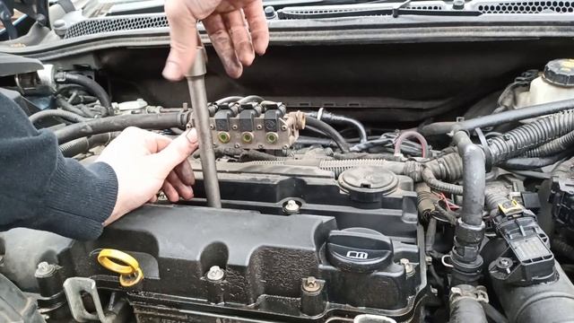 Change spark plug Astra J 1.4 T (A14NET), fix misfire cylinder 4 !!! смотреть онлайн