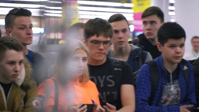 Паша Бицепс раздает автографы в MediaMarkt! смотреть онлайн