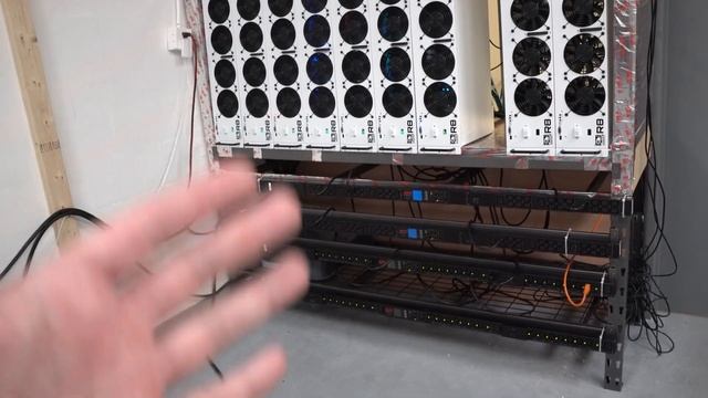 This R8 Server Case Build Uses OVER 2700 Watts - 8 RTX 3090 Mining Rig смотреть онлайн