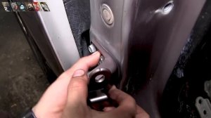 Замена петель двери