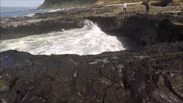 Колодец ТОРА.Врата в подземные миры.Oregon.Незабываемое зрелище,мощь и сила океана. смотреть онлайн