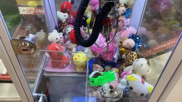 ПЕРВЫЙ РАЗ ИГРАЮ НОЧЬЮ В АППАРАТЕ С ИГРУШКАМИ ЗА 10 рублей смотреть онлайн