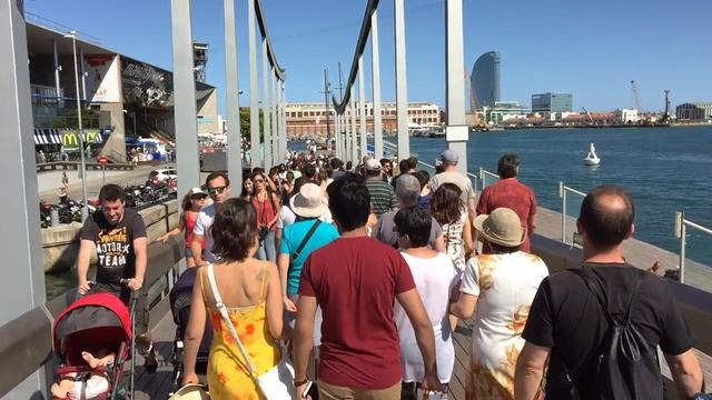 BARCELONA WALK | Rambla de Mar - the Wooden Walkway at Port Vell | Spain смотреть онлайн