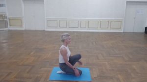 Милые женщины! Хотите в возрасте 60+ ходить на шпильке? Смотри упражнение для стоп.