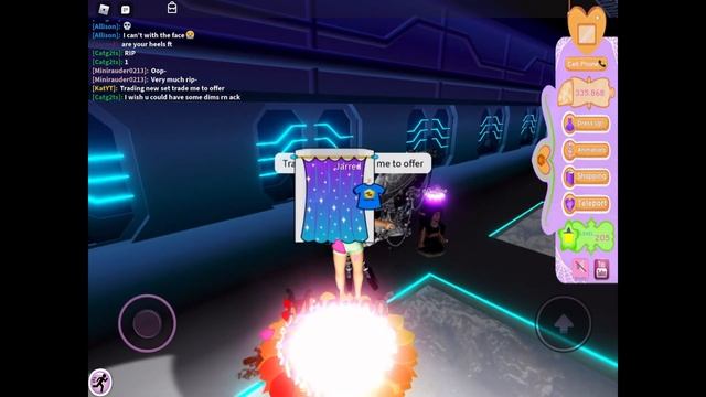 What people trade for the *NEW* Gothicutie Set?! In ROYALE HIGH!|Royale high trading (ROBLOX)! смотреть онлайн