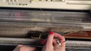 Самый простой джемпер на любой вязальной машине.