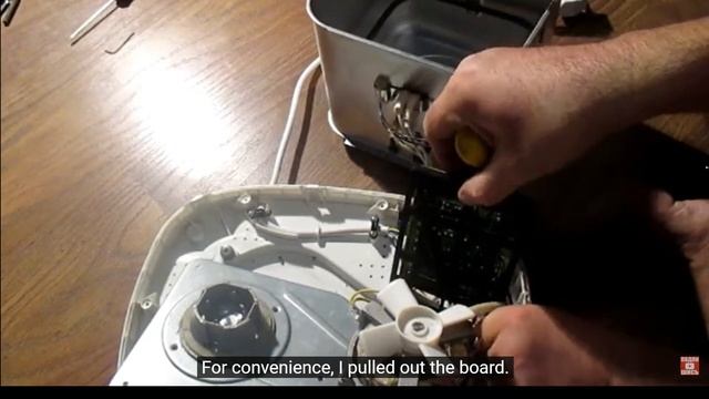 Replacing the belt on the Scarlett SC 400 bread machine Disassembly and assembly. смотреть онлайн