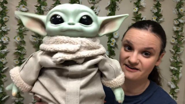 Baby Yoda is here! 💚 The Child Plush by Mattel Box Opening and Review смотреть онлайн
