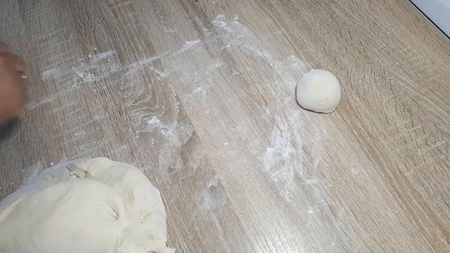 БАБУШКИН ХИТ!!" ПИРОЖКИ С ЯЙЦОМ И ЛУКОМ" ТЕСТО НА КЕФИРЕ! смотреть онлайн