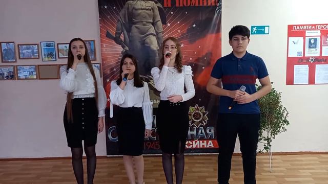 "Слава героям страны". Школьная вокальная группа "Гармония". смотреть онлайн