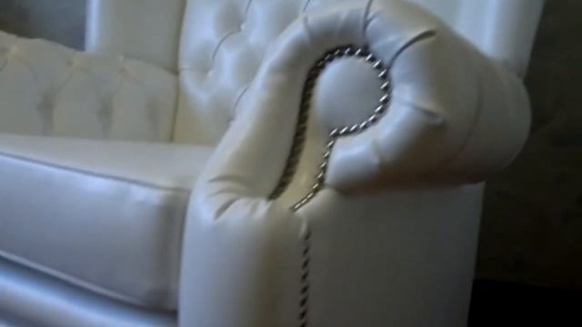 Кресло каминное, руководителя с высокой спинкой, ушами и каретной стяжкой смотреть онлайн