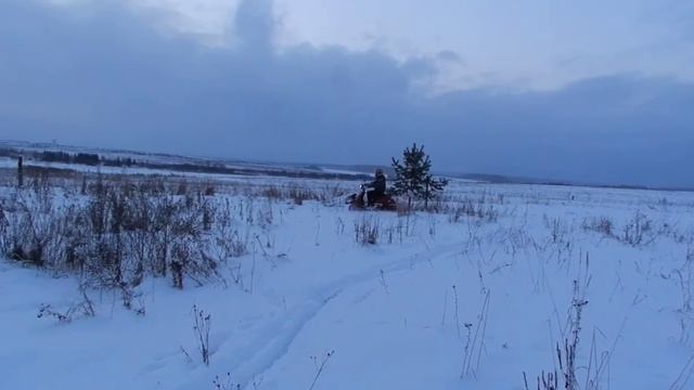 электроскутер зимой на шипах смотреть онлайн
